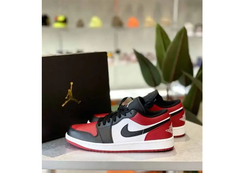 Air Jordan 1 Low Bred Toe