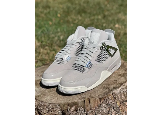 Air Jordan 4 Frozen Moments