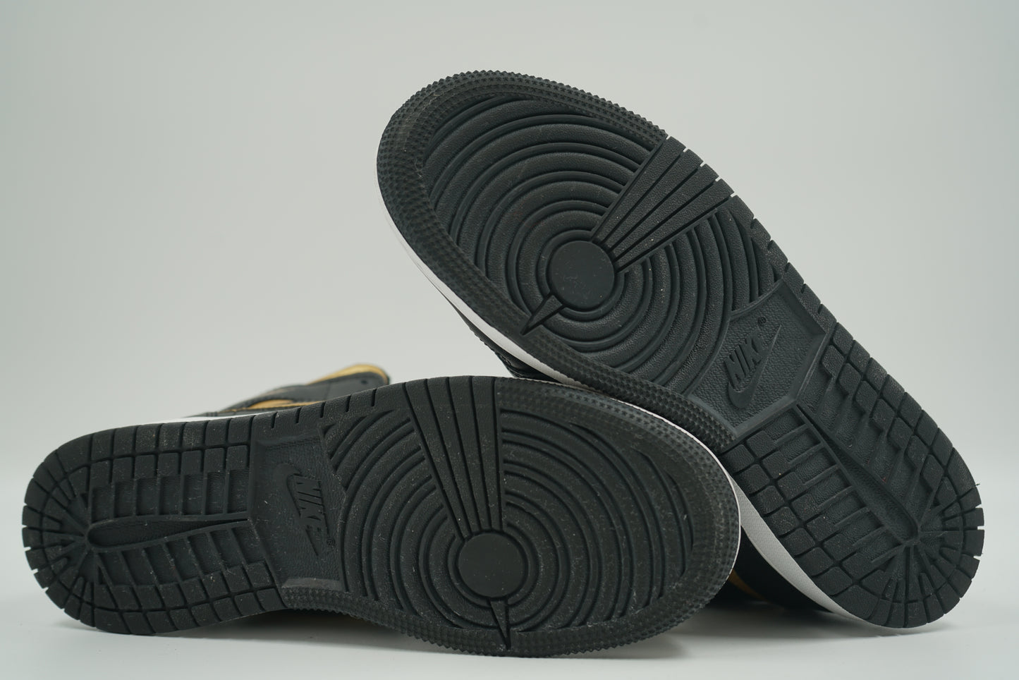 Air Jordan 1 Mid Black Metallic Gold