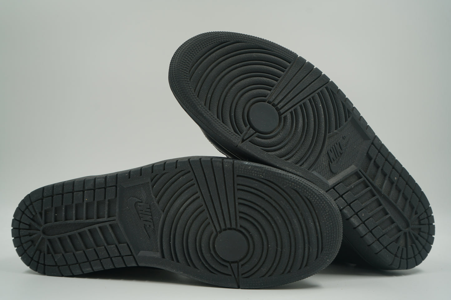 Air Jordan 1 Mid Triple Black