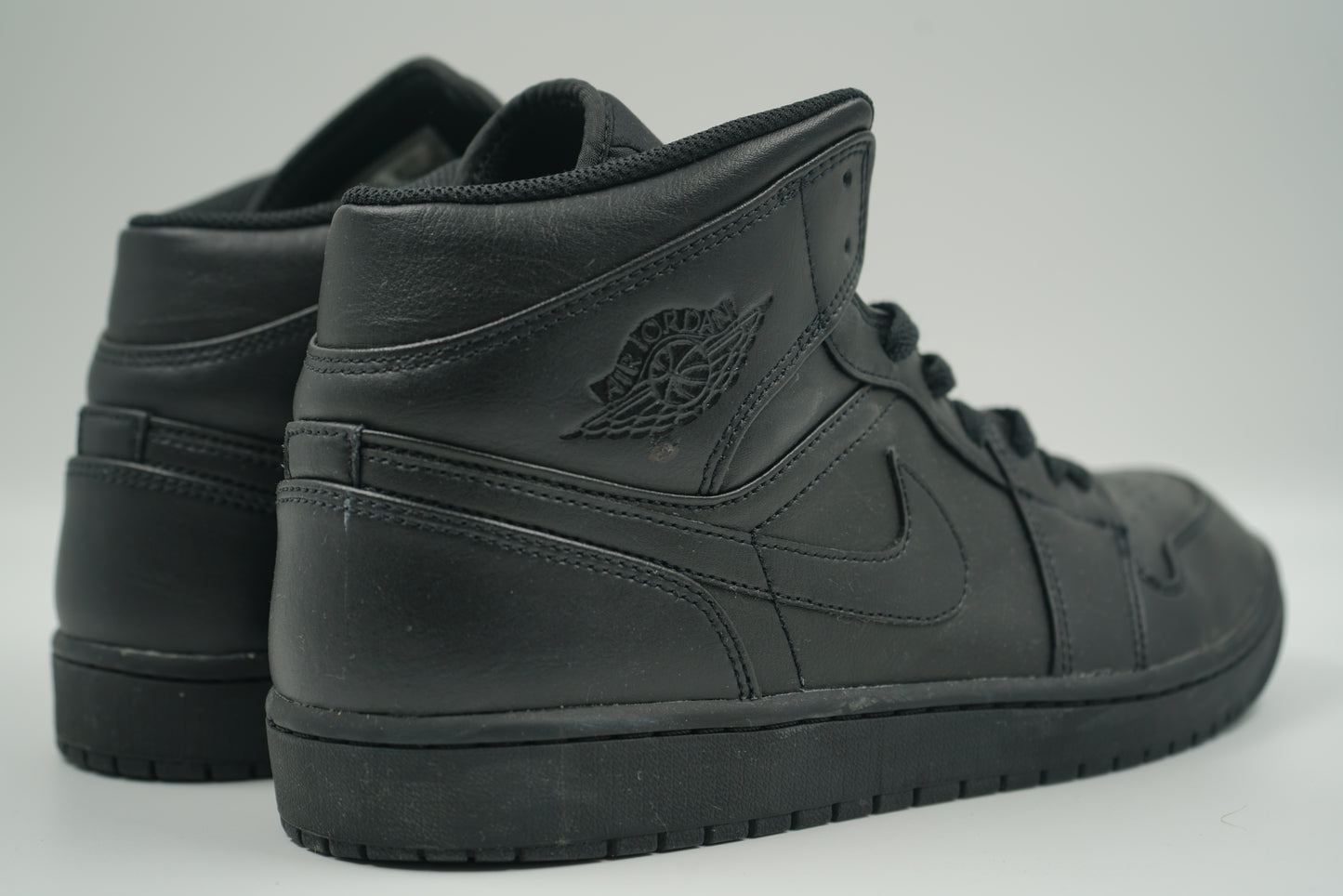 Air Jordan 1 Mid Triple Black