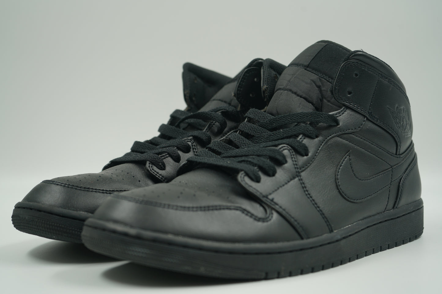 Air Jordan 1 Mid Triple Black