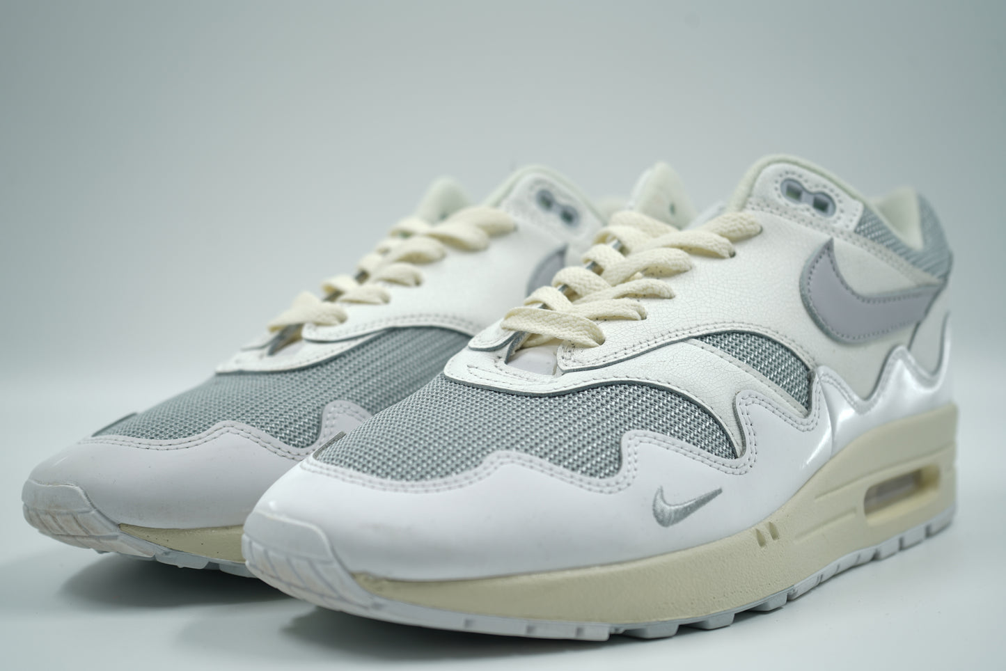 Air Max 1 Patta White Waves