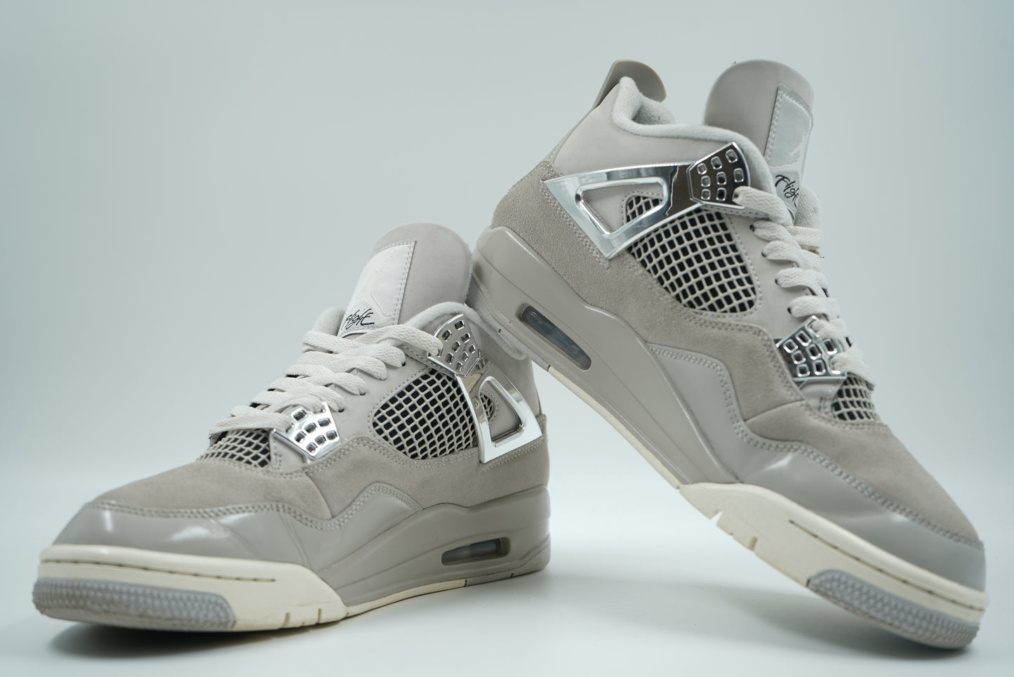 Air Jordan 4 Frozen Moments