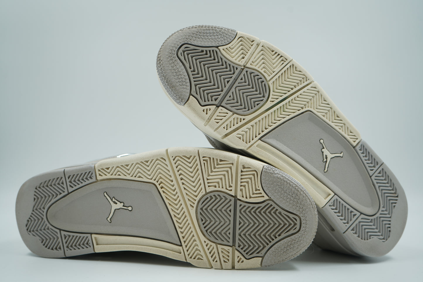 Air Jordan 4 Frozen Moments