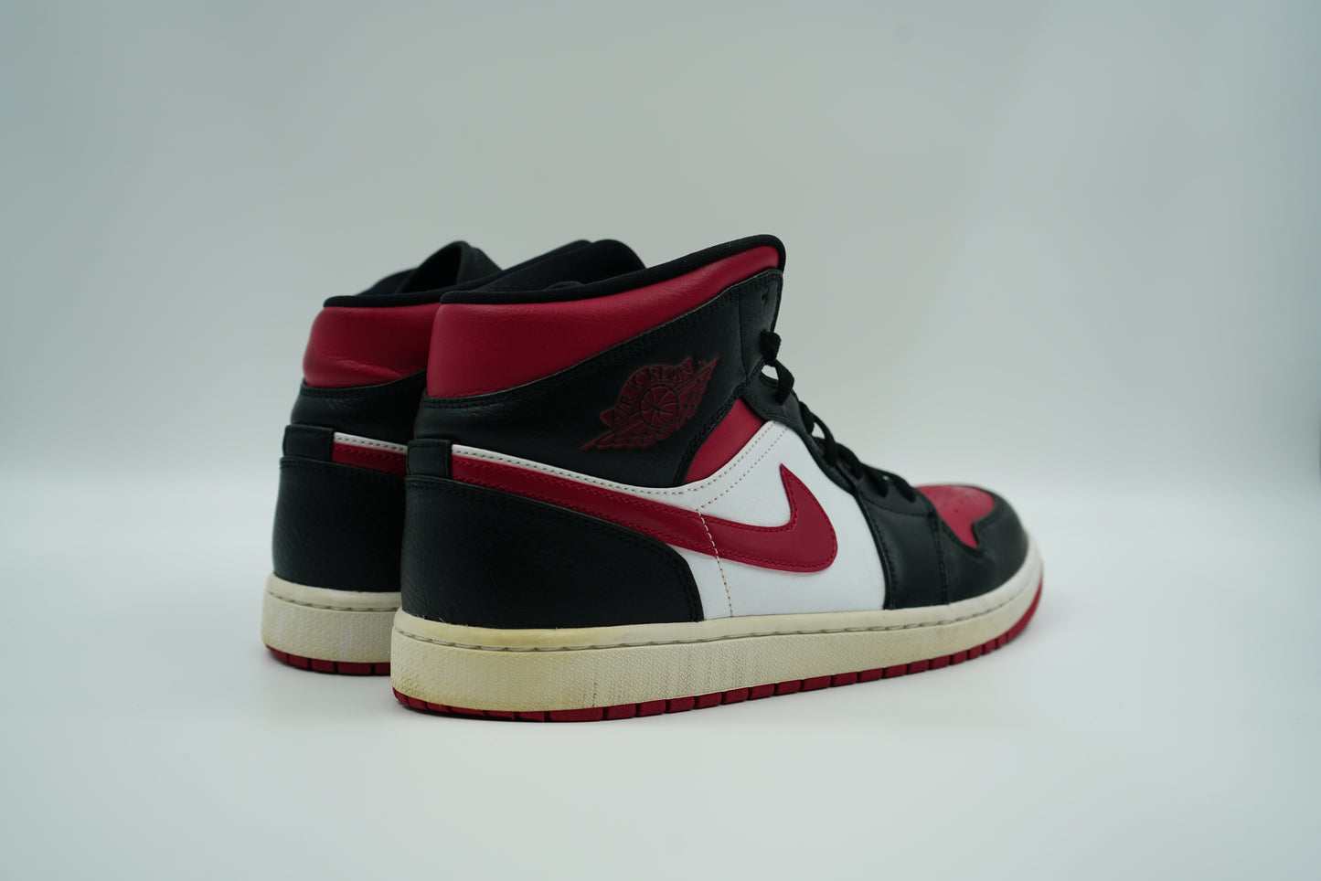 Air Jordan 1 Mid Noble Red