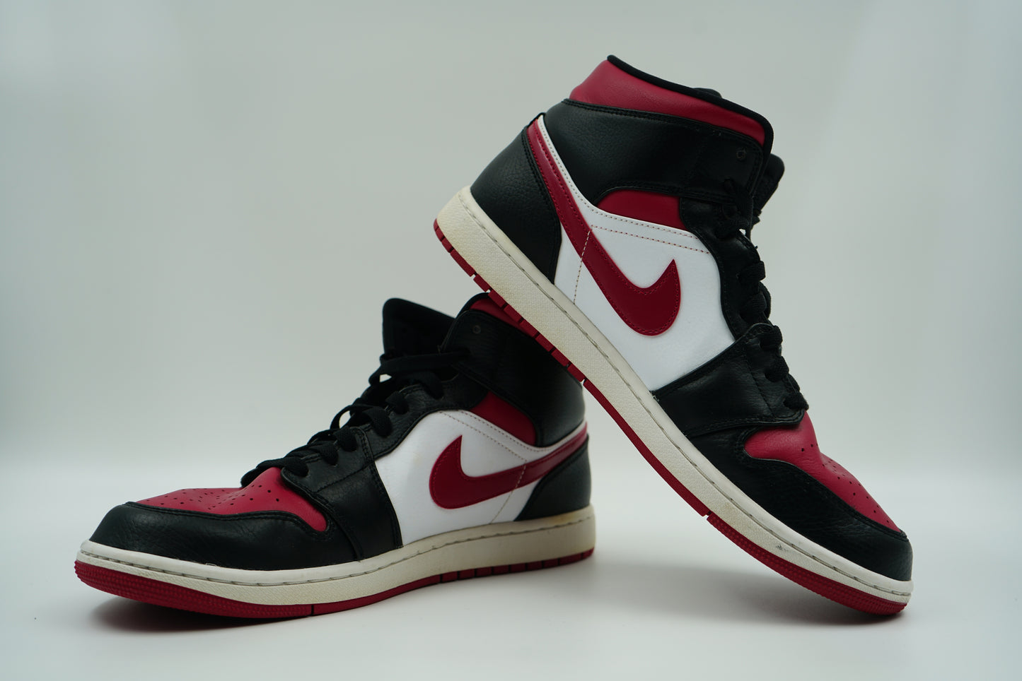 Air Jordan 1 Mid Noble Red