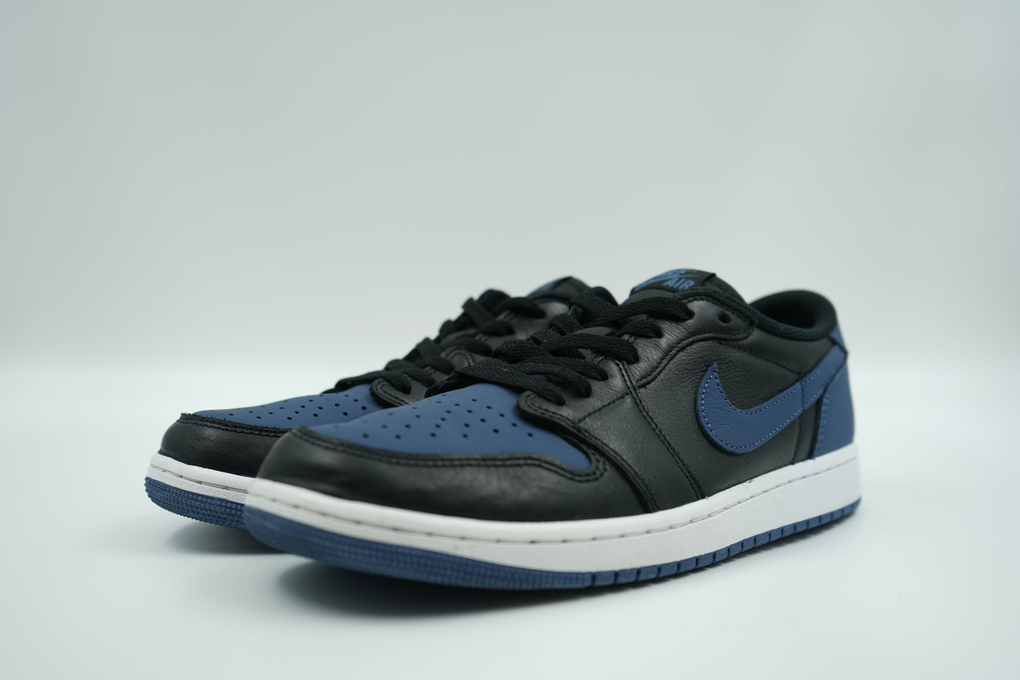 Air Jordan 1 Low Mystic Navy (Pre-owned/No Box)