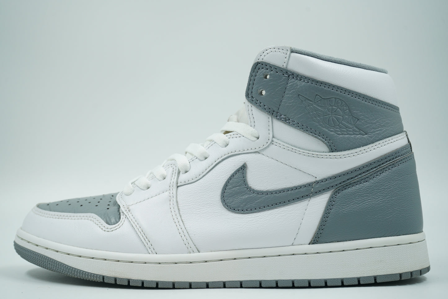 Air Jordan 1 Retro High Stealth