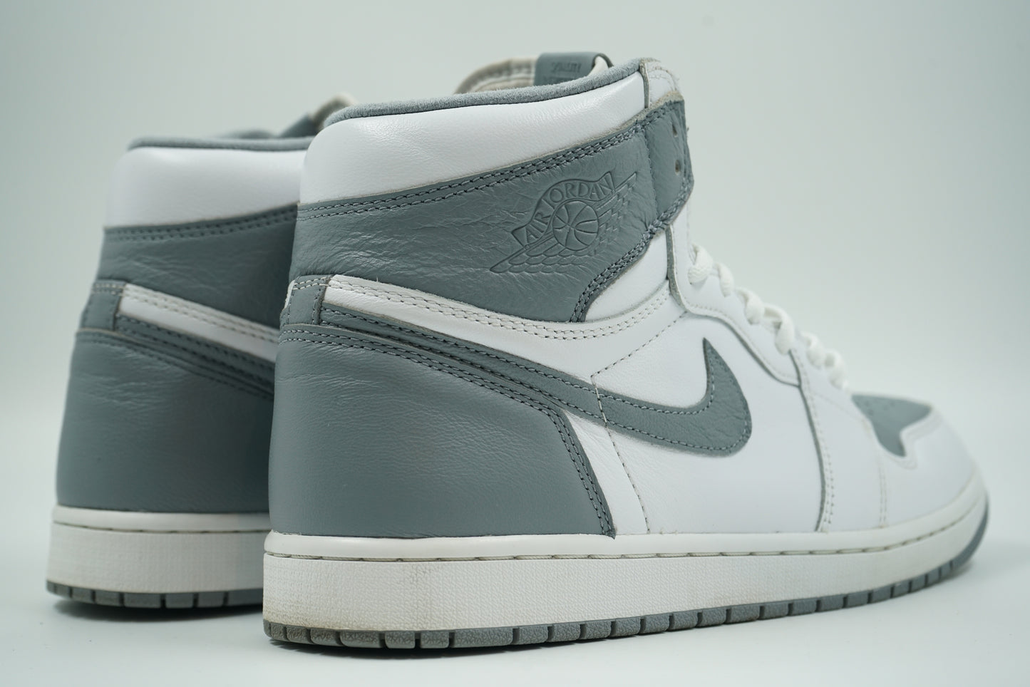 Air Jordan 1 Retro High Stealth