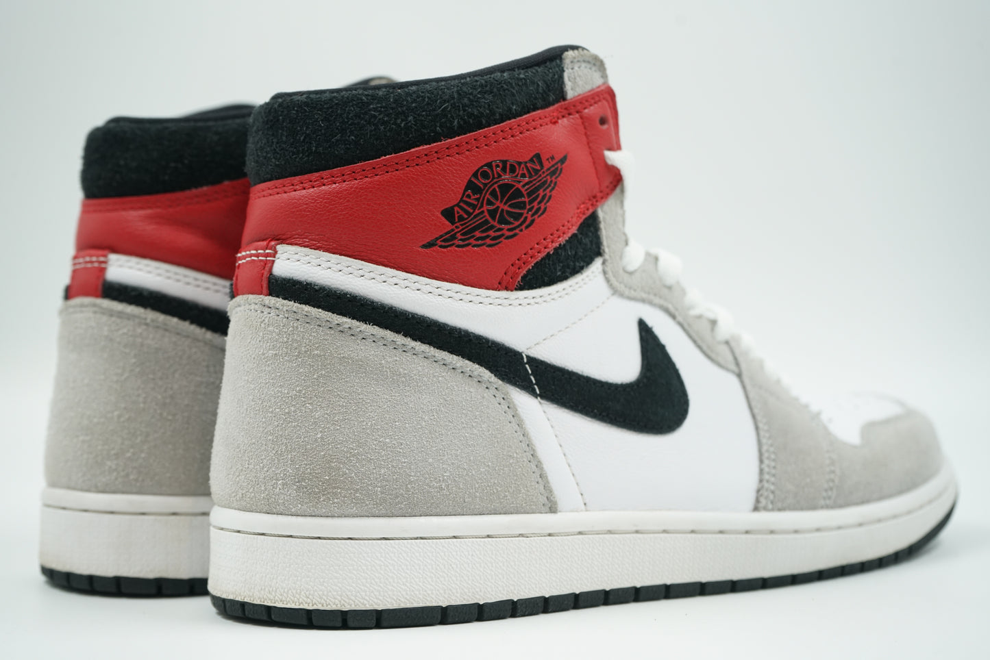 Air Jordan 1 Retro High OG Smoke Grey