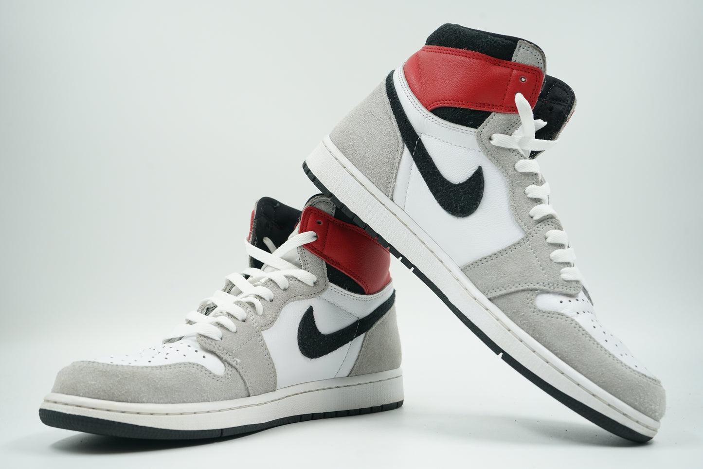 Air Jordan 1 Retro High OG Smoke Grey