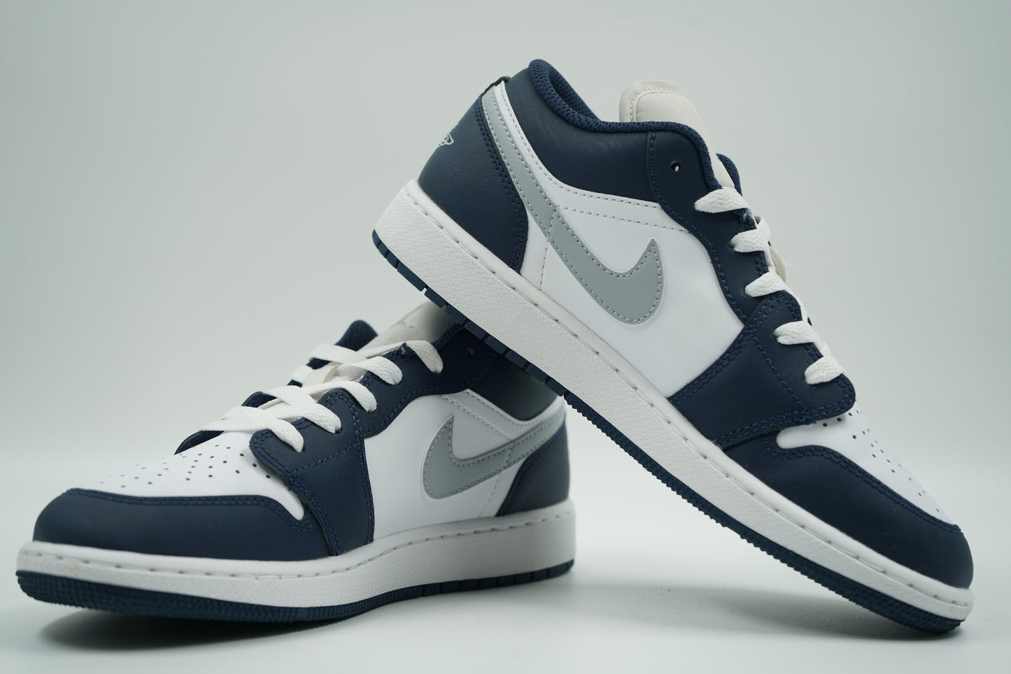 Jordan 1 Low Midnight Navy Wolf Grey