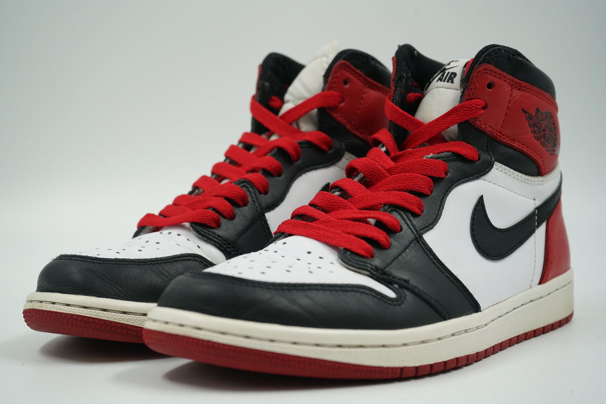 Air Jordan 1 Retro Black Toe