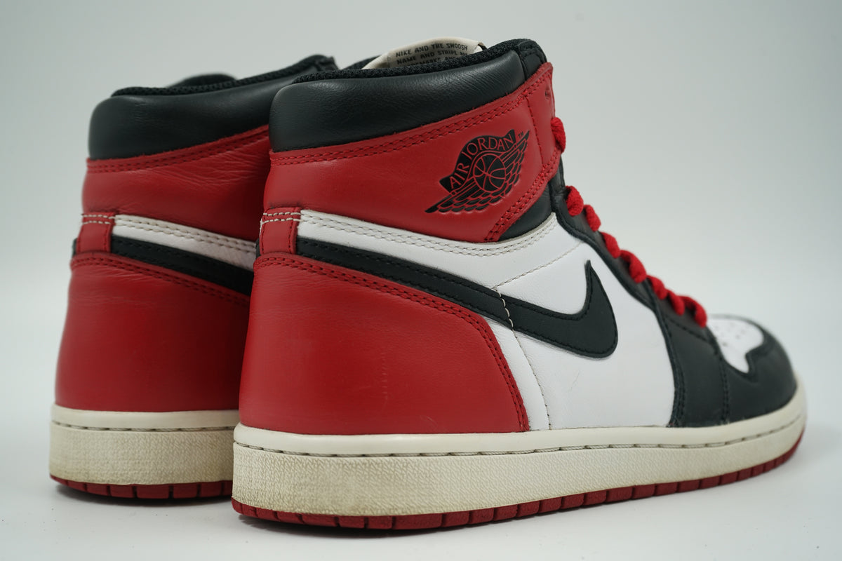 Air Jordan 1 Retro Black Toe