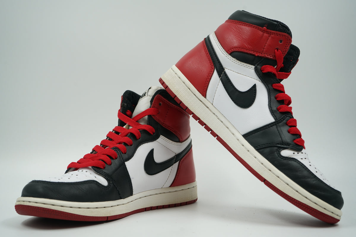 Air Jordan 1 Retro Black Toe