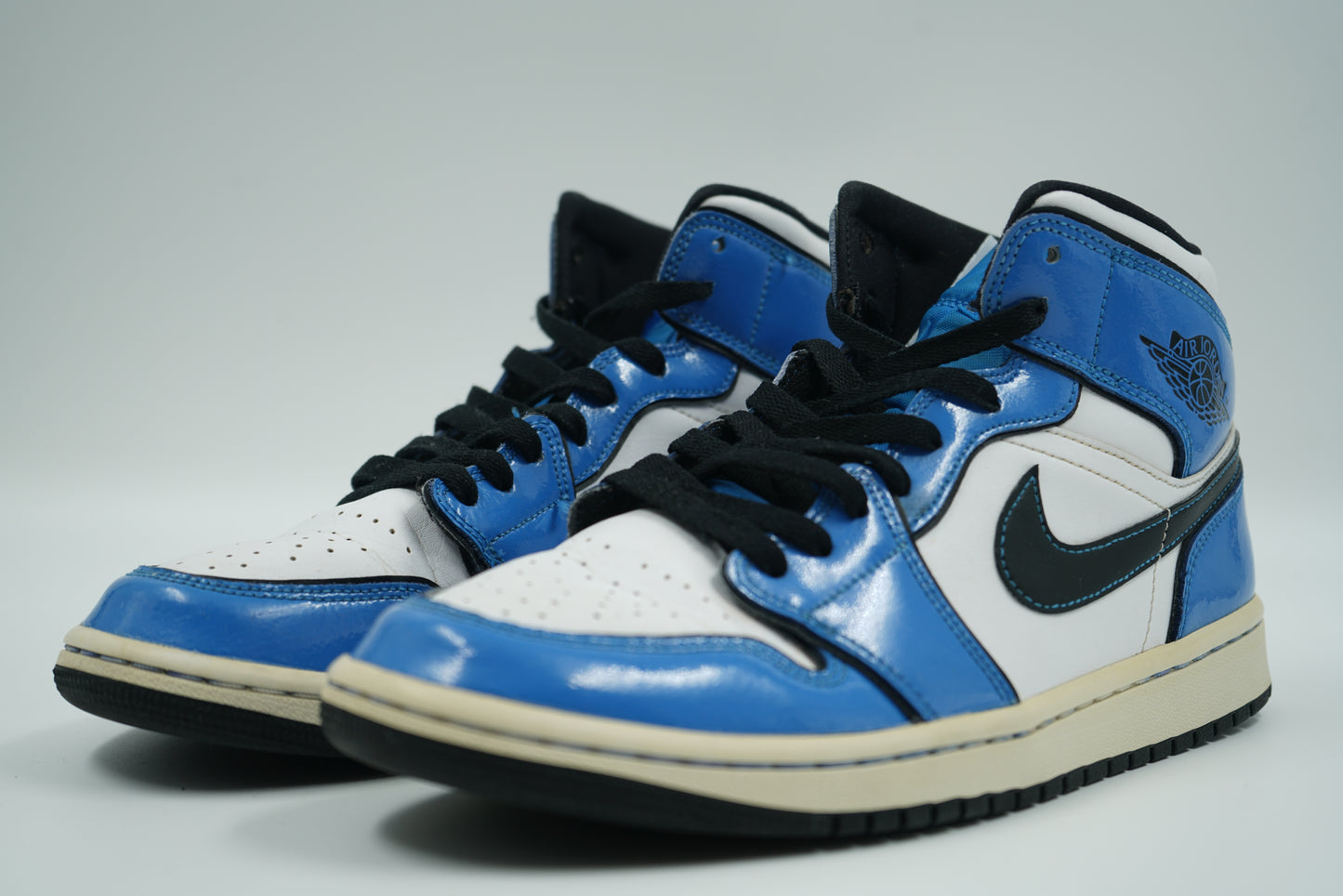 Air Jordan 1 Mid Signal Blue