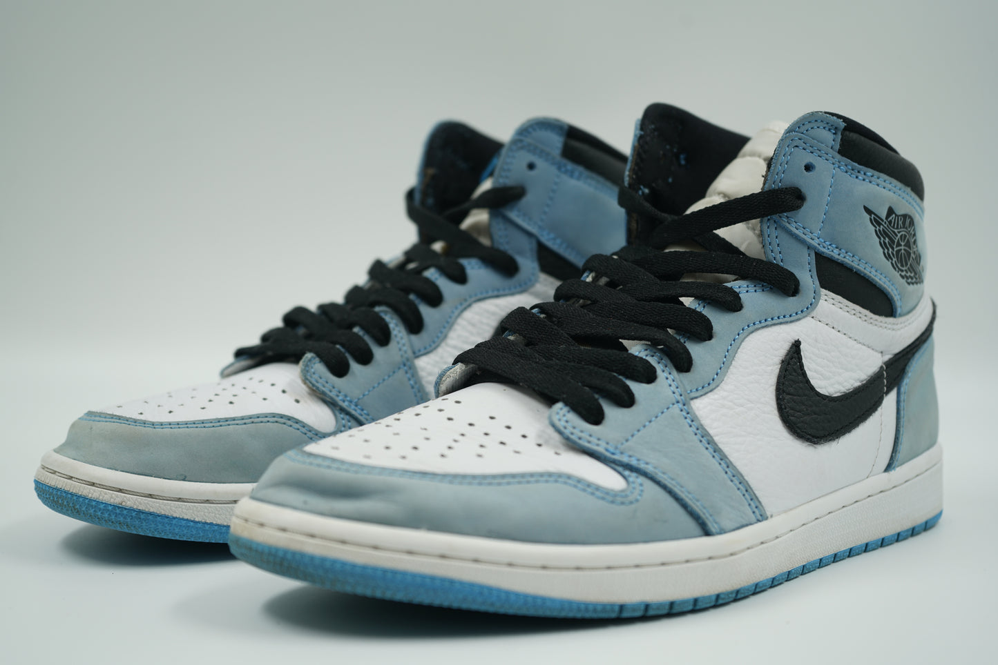 Air Jordan 1 High University Blue