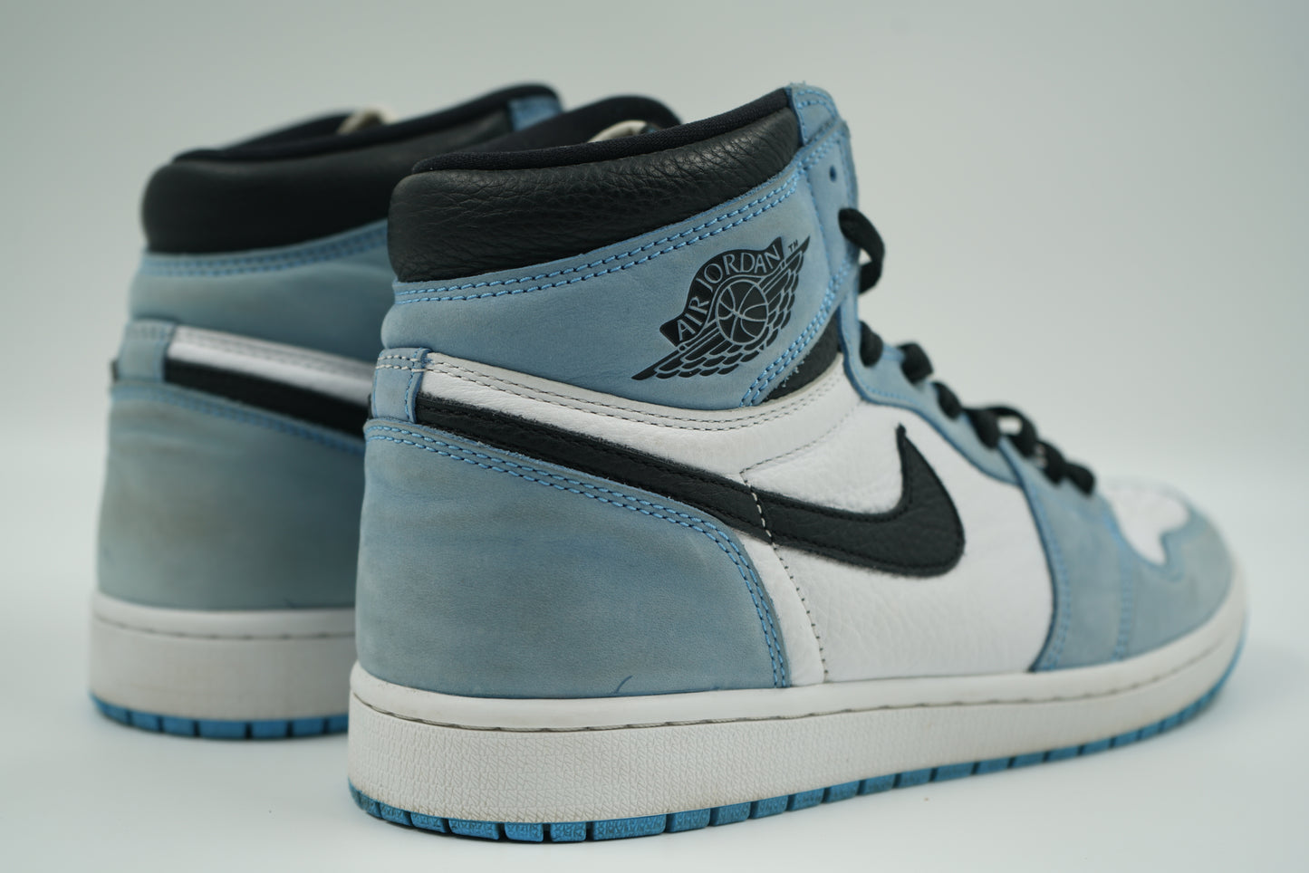 Air Jordan 1 High University Blue