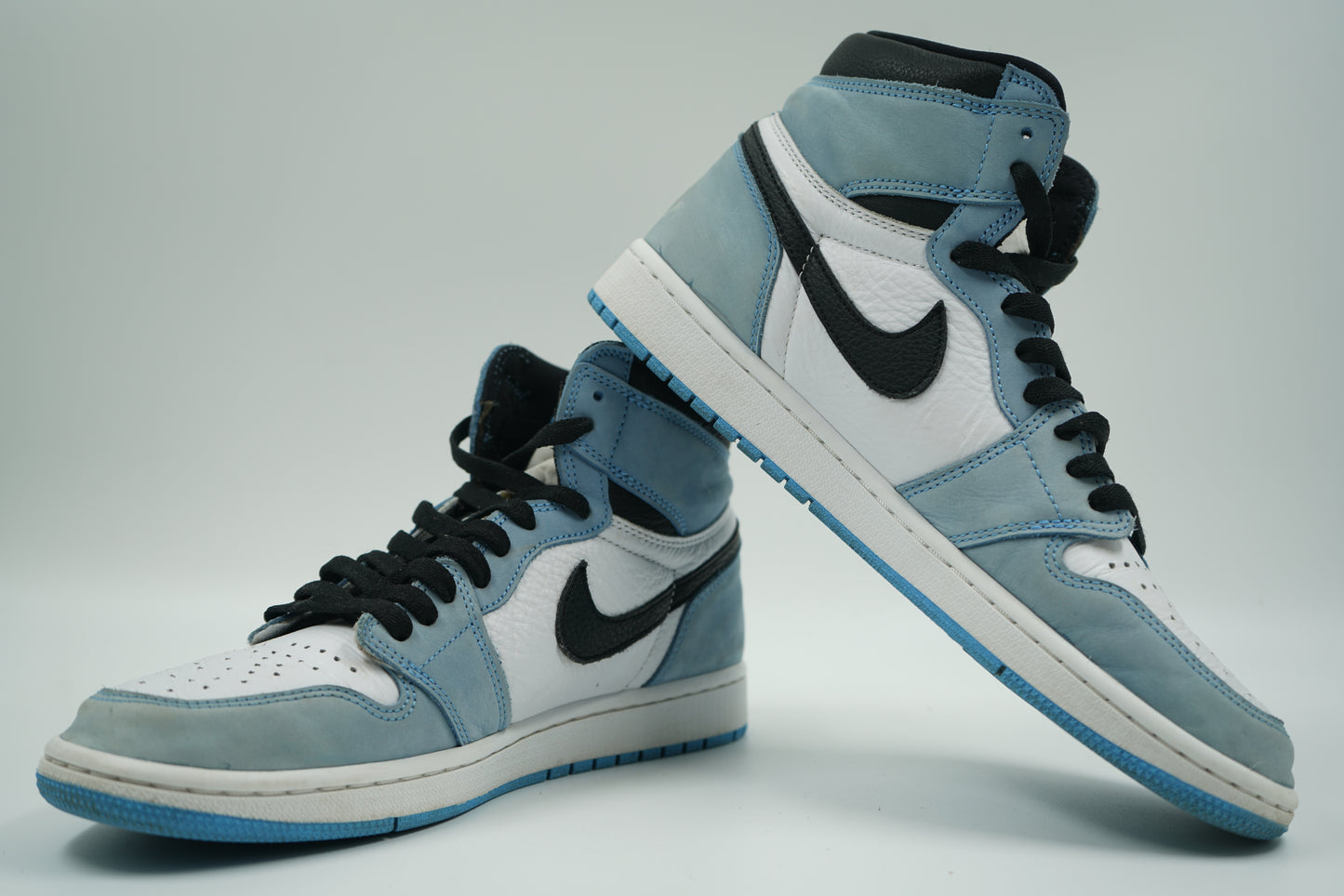 Air Jordan 1 High University Blue