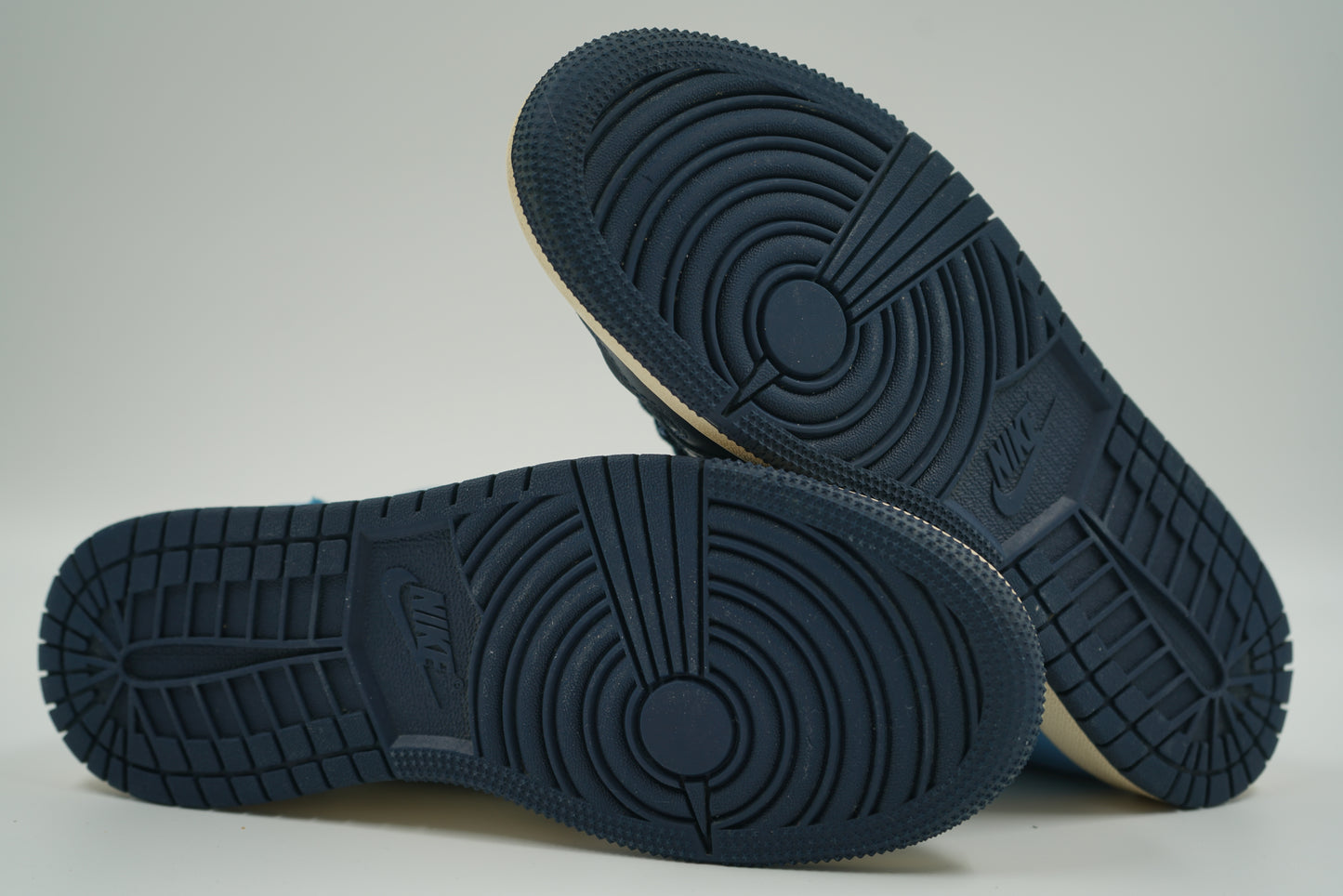 Air Jordan 1 High Obsidian