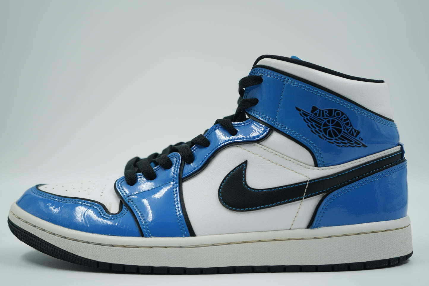 Air Jordan 1 Mid Signal Blue