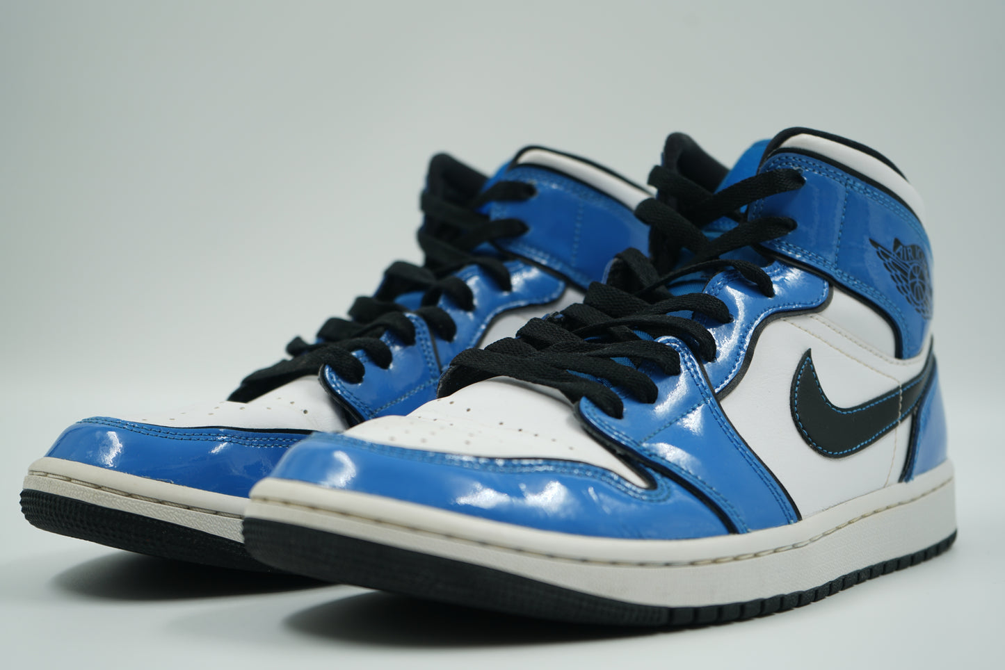 Air Jordan 1 Mid Signal Blue