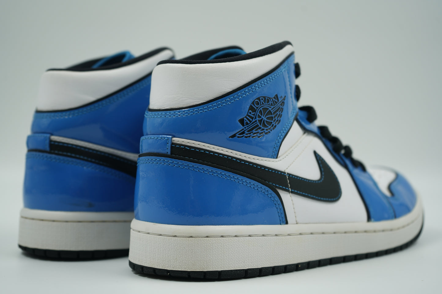 Air Jordan 1 Mid Signal Blue