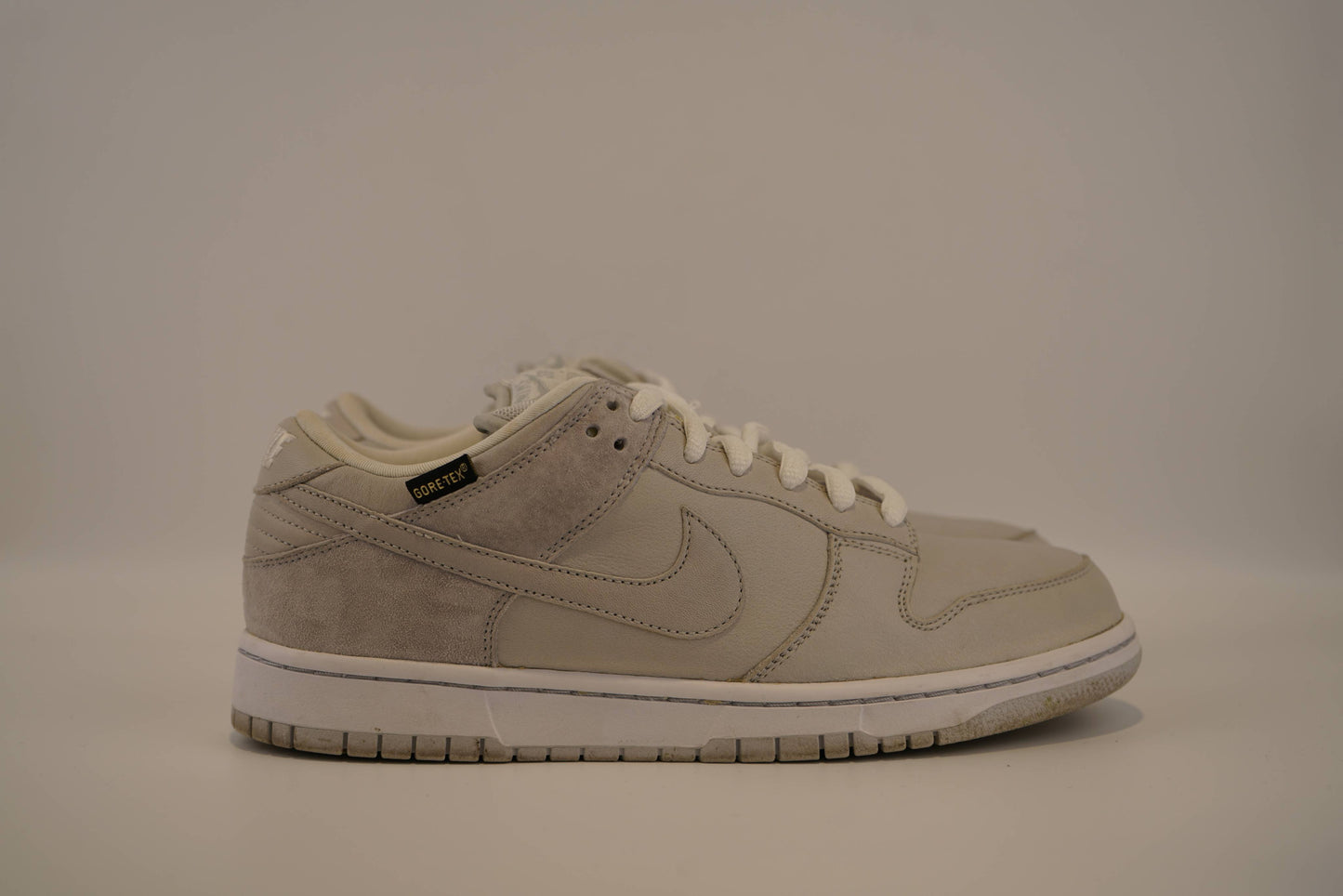 SB DUNK LOW Premium Wp Medicom 5 Gore-Tex (Pre-owned)