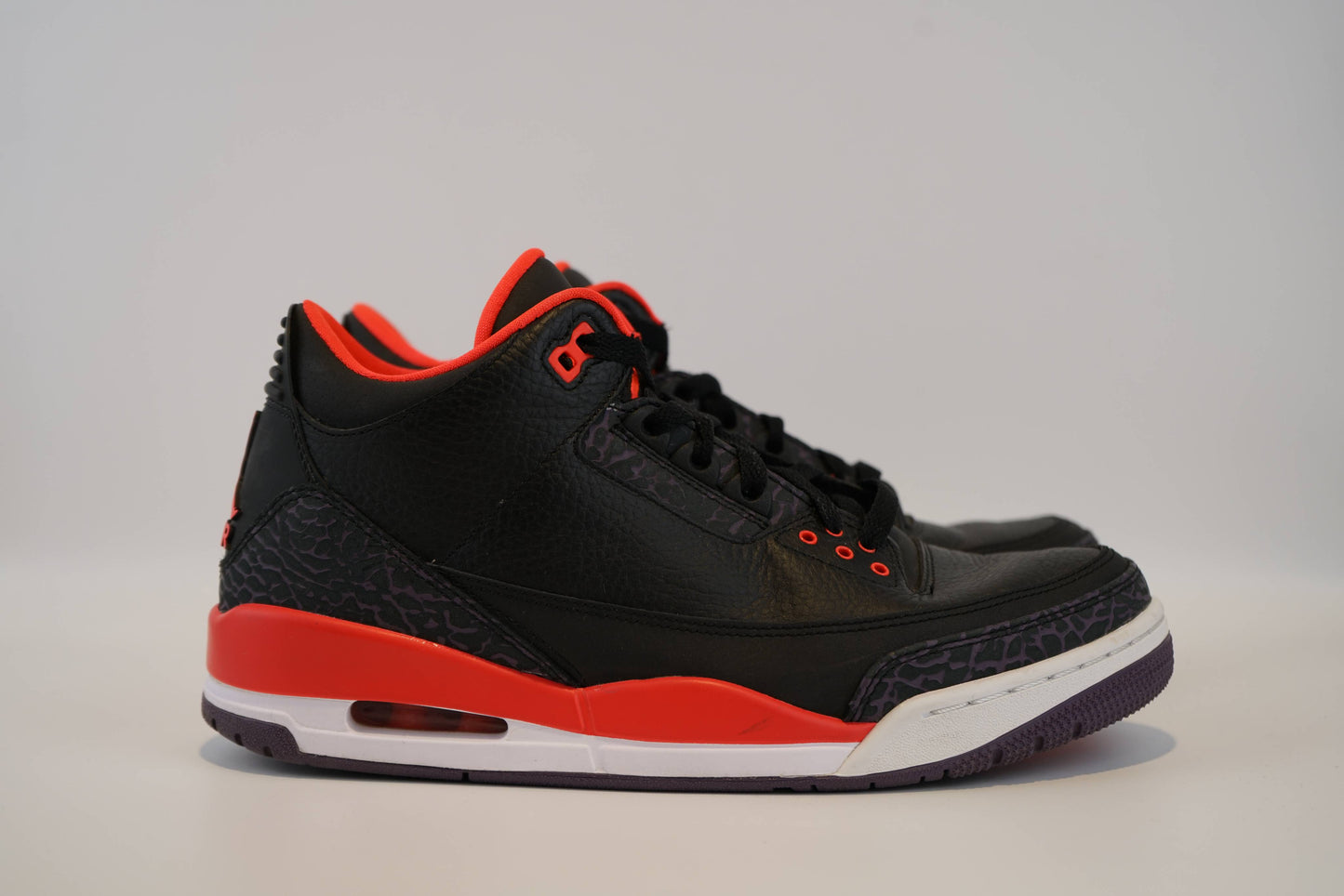 Air Jordan 3 Retro Crimson (Pre-owned)