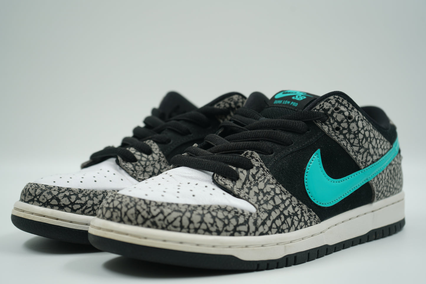 SB Dunk Low Atmos Elephant