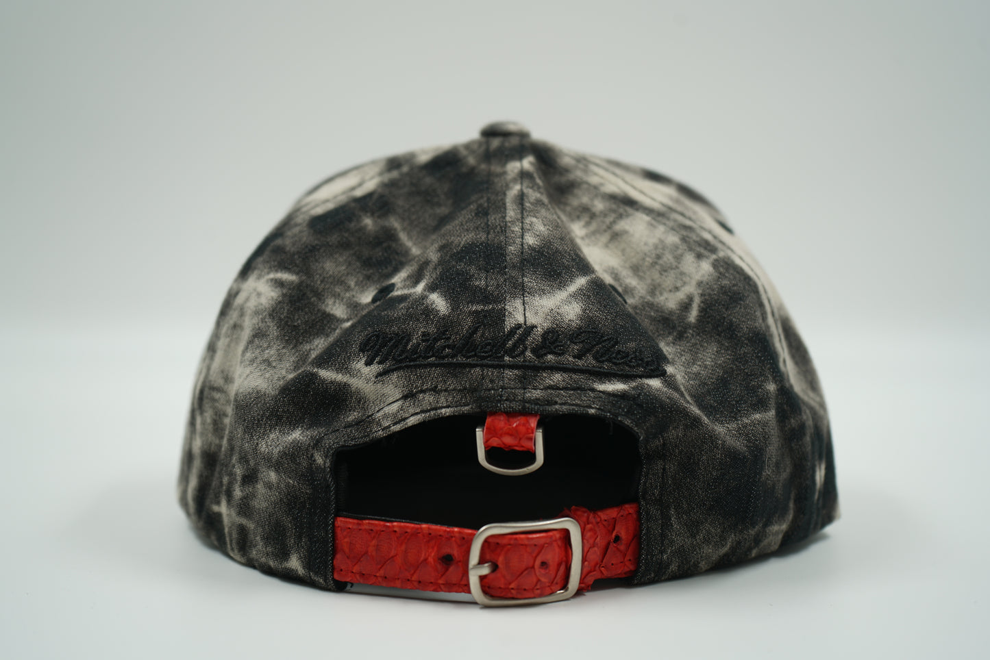 Mitchell And Ness Chicago Bulls Snake Print Cap