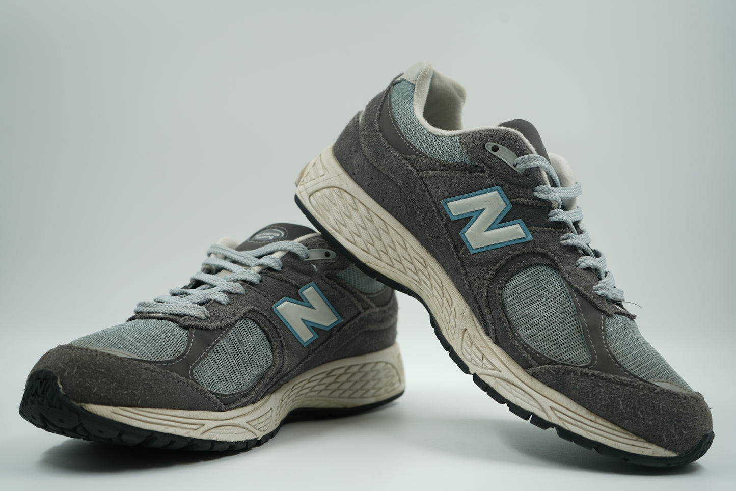 New Balance 2002R Magnent Lead