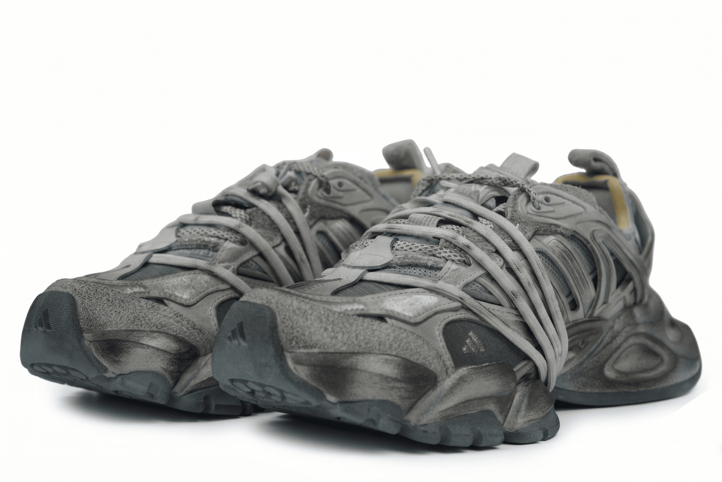 Adidas XLG Runner Deluxe JR9633 grey — three-stripe overlay detail