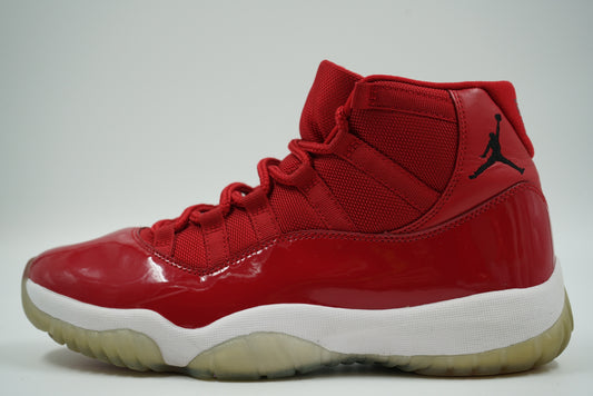 Pre-owned Air Jordan 11 Retro Win Like 96 in Gym Red patent leather with icy sole, side view
