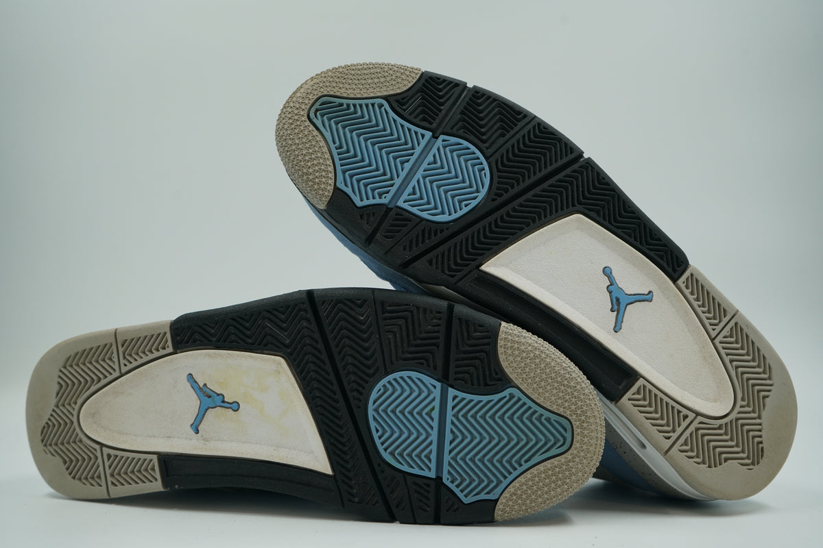 Pre-owned Air Jordan 4 Retro University Blue, outsole view with blue herringbone pods and Jumpman logo