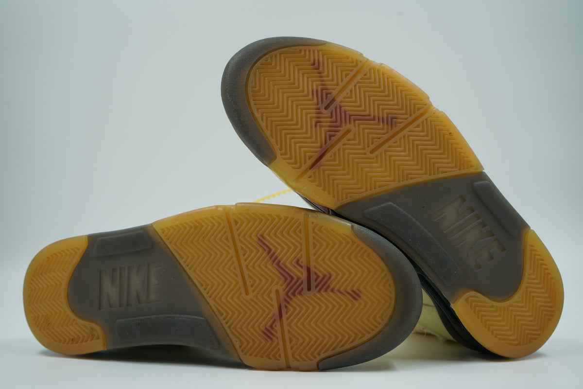 Outsoles of pre-owned Air Jordan 5 SP Off-White Sail DH8565-100