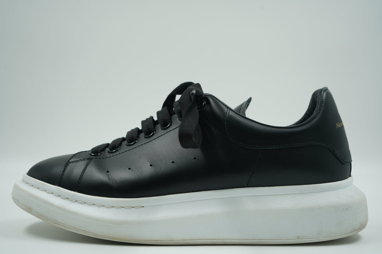 Alexander McQueen Chunky Black/White Sneakers - Alexander McQueen - SecondPlace