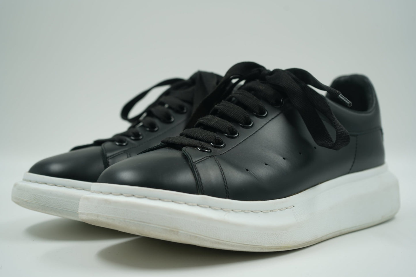 Alexander McQueen Chunky Black/White Sneakers - Alexander McQueen - SecondPlace