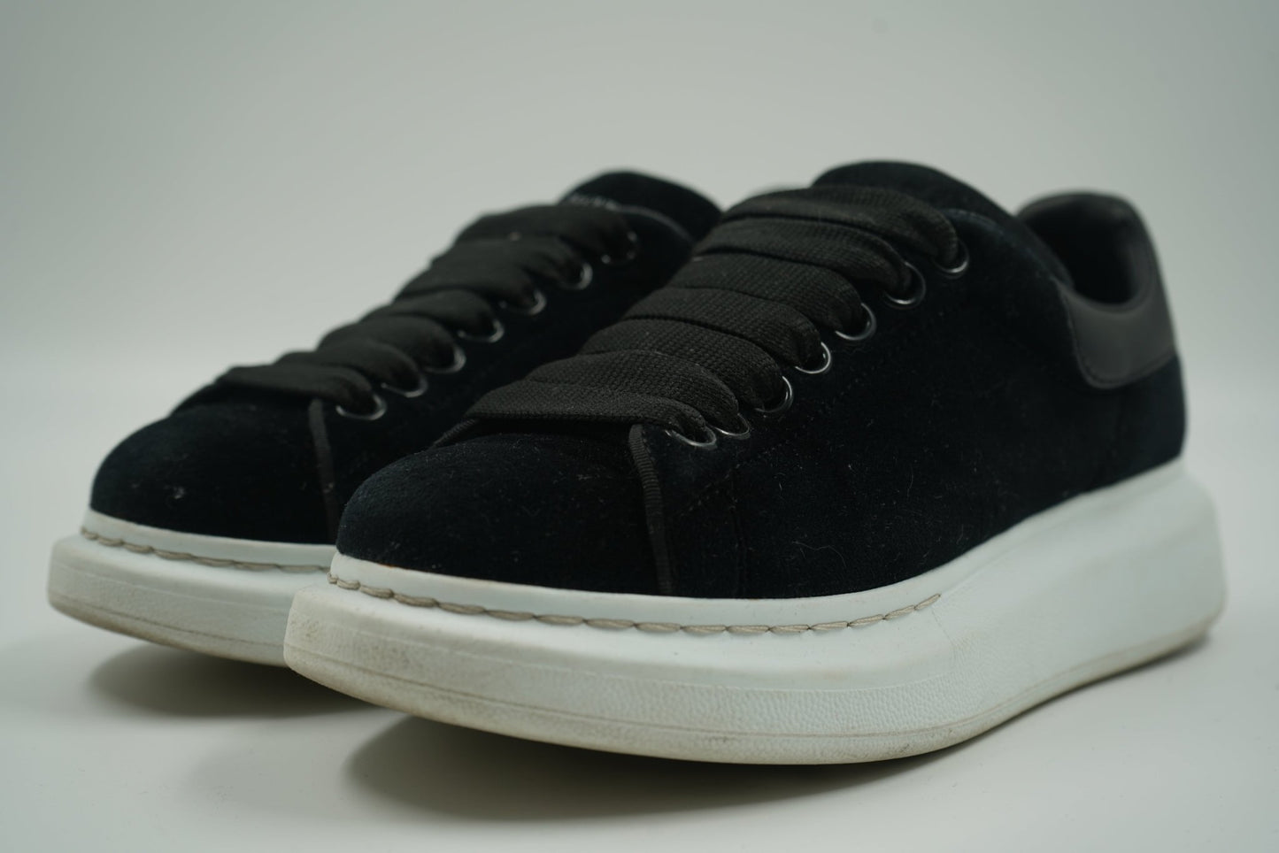 Alexander McQueen Chunky Black/White Velvet Sneakers - Alexander McQueen - SecondPlace