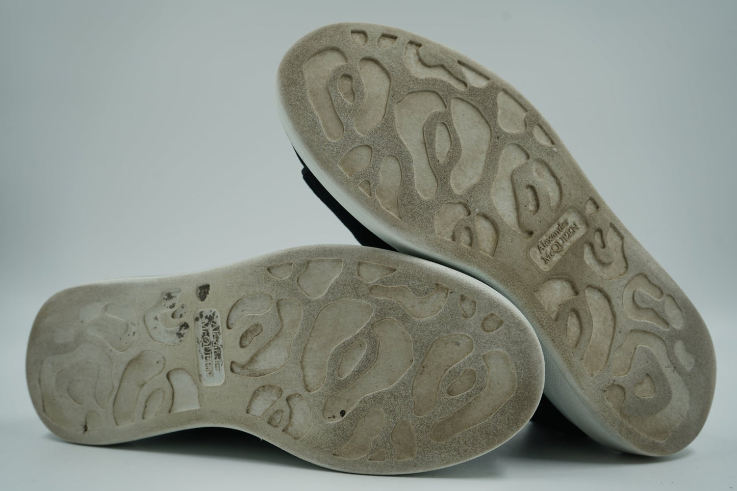 Alexander McQueen Chunky Black/White Velvet Sneakers - Alexander McQueen - SecondPlace