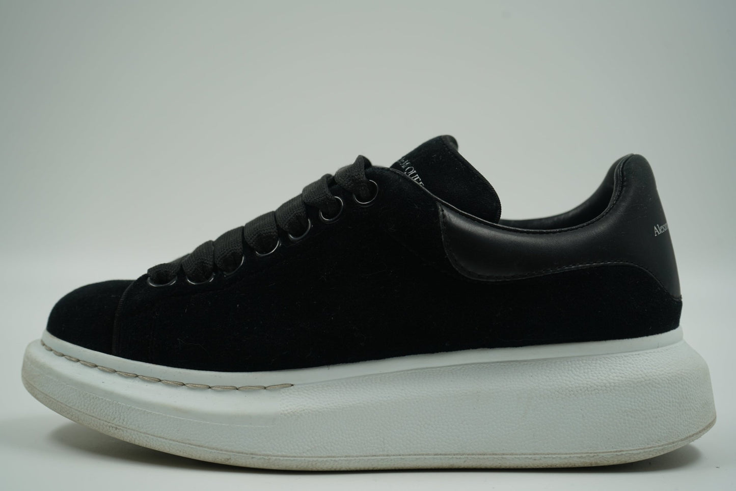 Alexander McQueen Chunky Black/White Velvet Sneakers - Alexander McQueen - SecondPlace