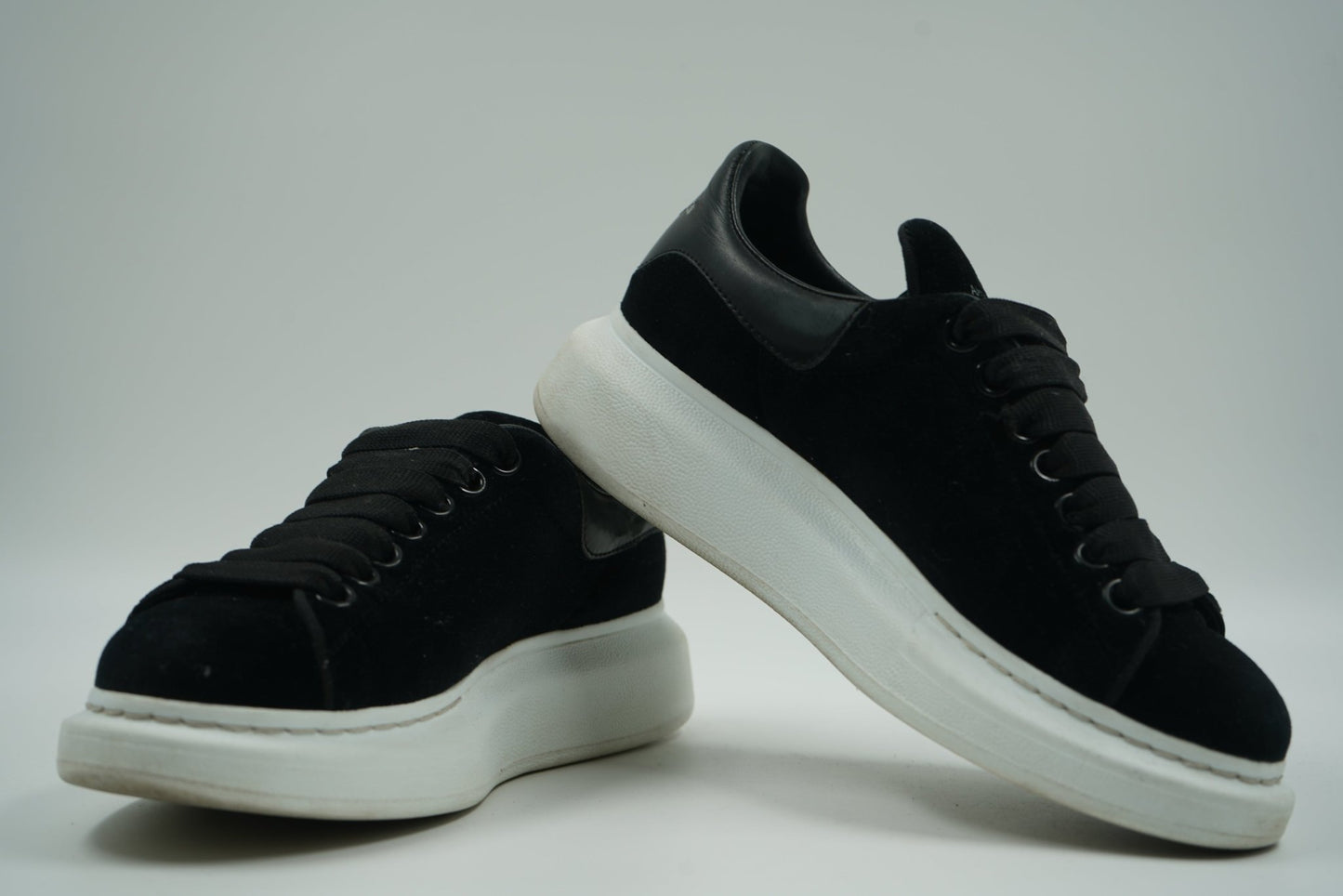 Alexander McQueen Chunky Black/White Velvet Sneakers - Alexander McQueen - SecondPlace