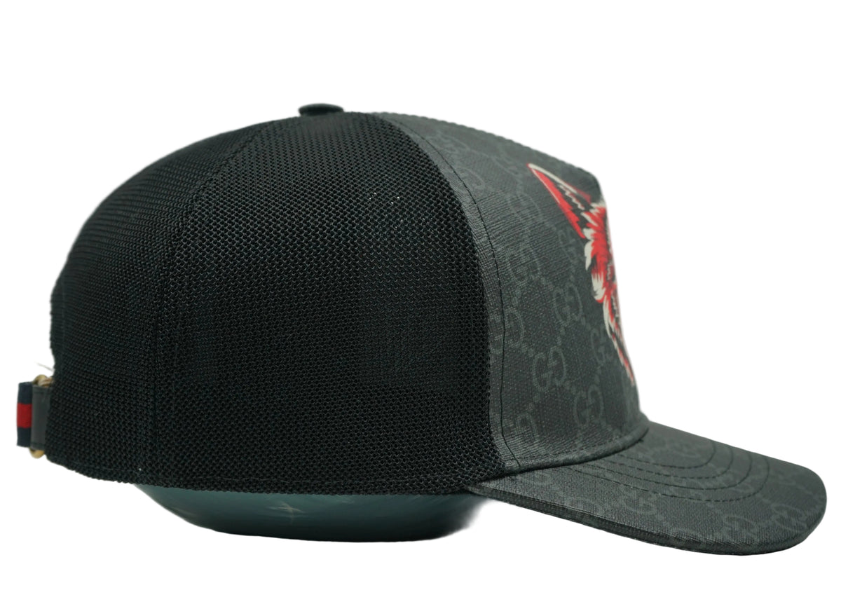 Pre-owned Gucci GG Supreme wolf print baseball cap with black mesh and blue-red Web stripe strap, side view