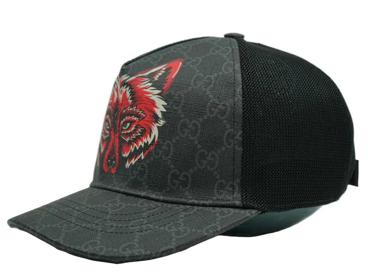 Pre-owned Gucci GG Supreme baseball cap with red wolf print and black mesh back panels, side view