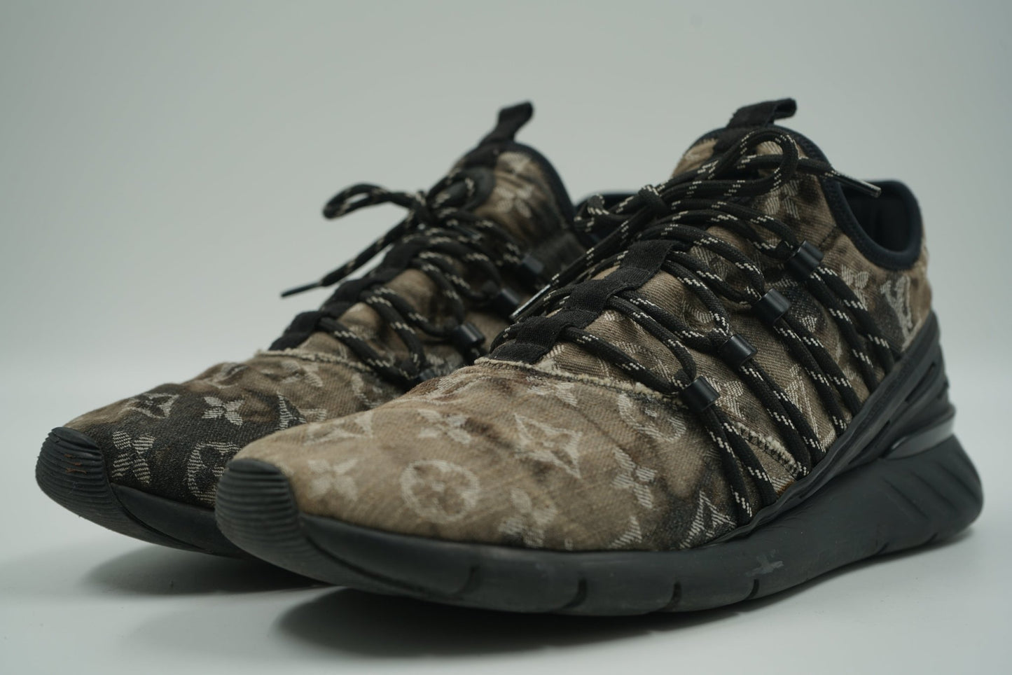Louis Vuitton Fastlane Monogram Sneakers - Louis Vuitton - SecondPlace