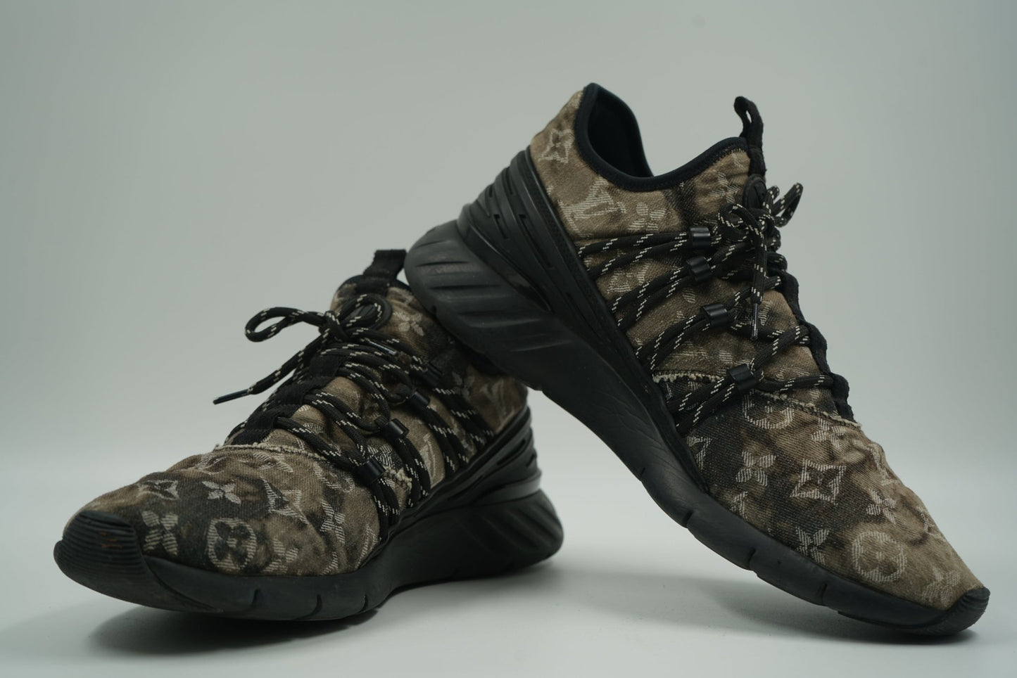 Louis Vuitton Fastlane Monogram Sneakers - Louis Vuitton - SecondPlace
