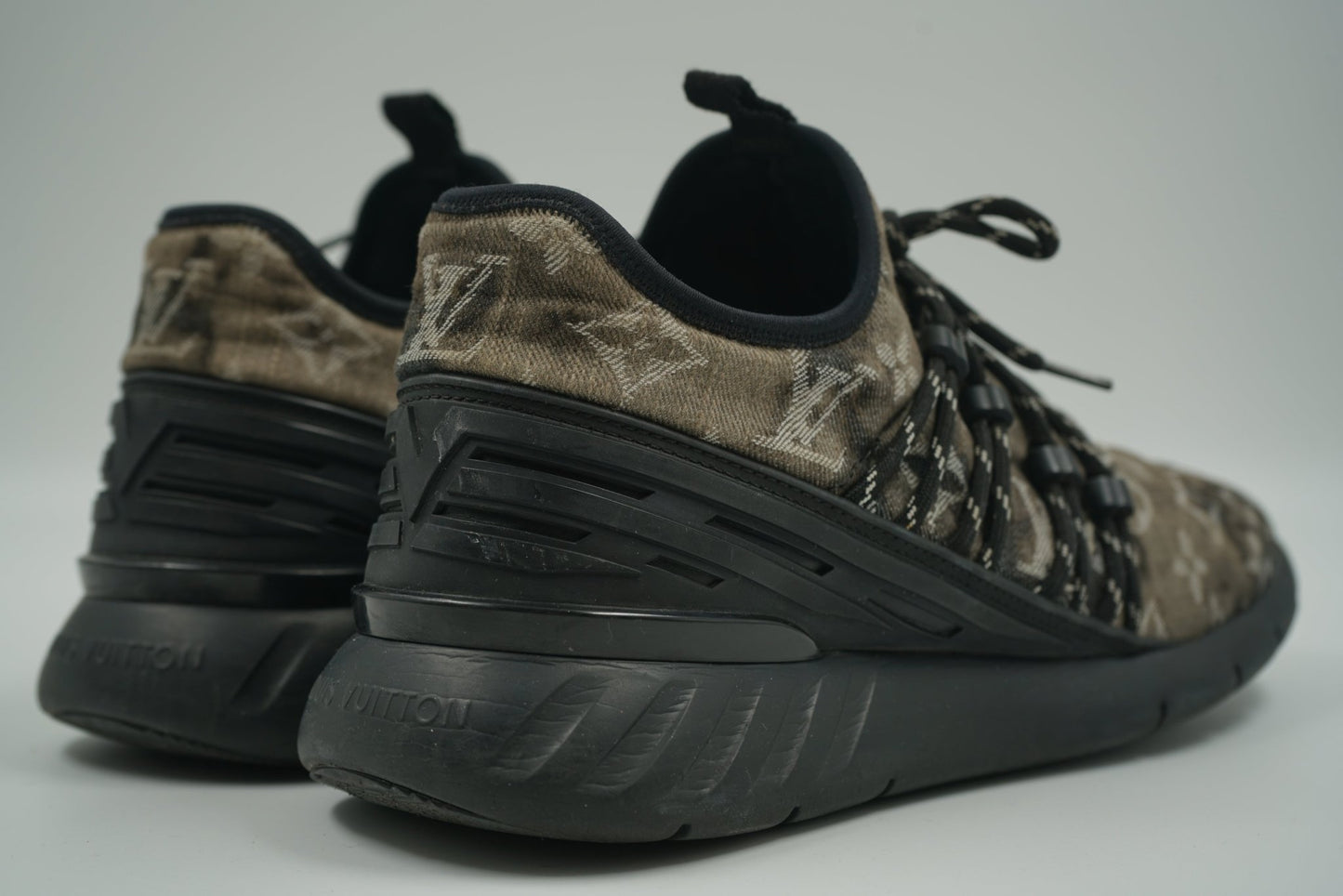 Louis Vuitton Fastlane Monogram Sneakers - Louis Vuitton - SecondPlace