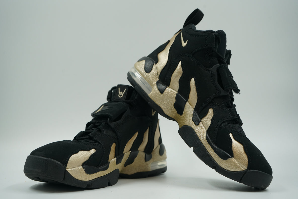 Pair of pre-owned Nike Air DT Max 96 in black and Vegas Gold, stacked view of inner sides with Max Air unit