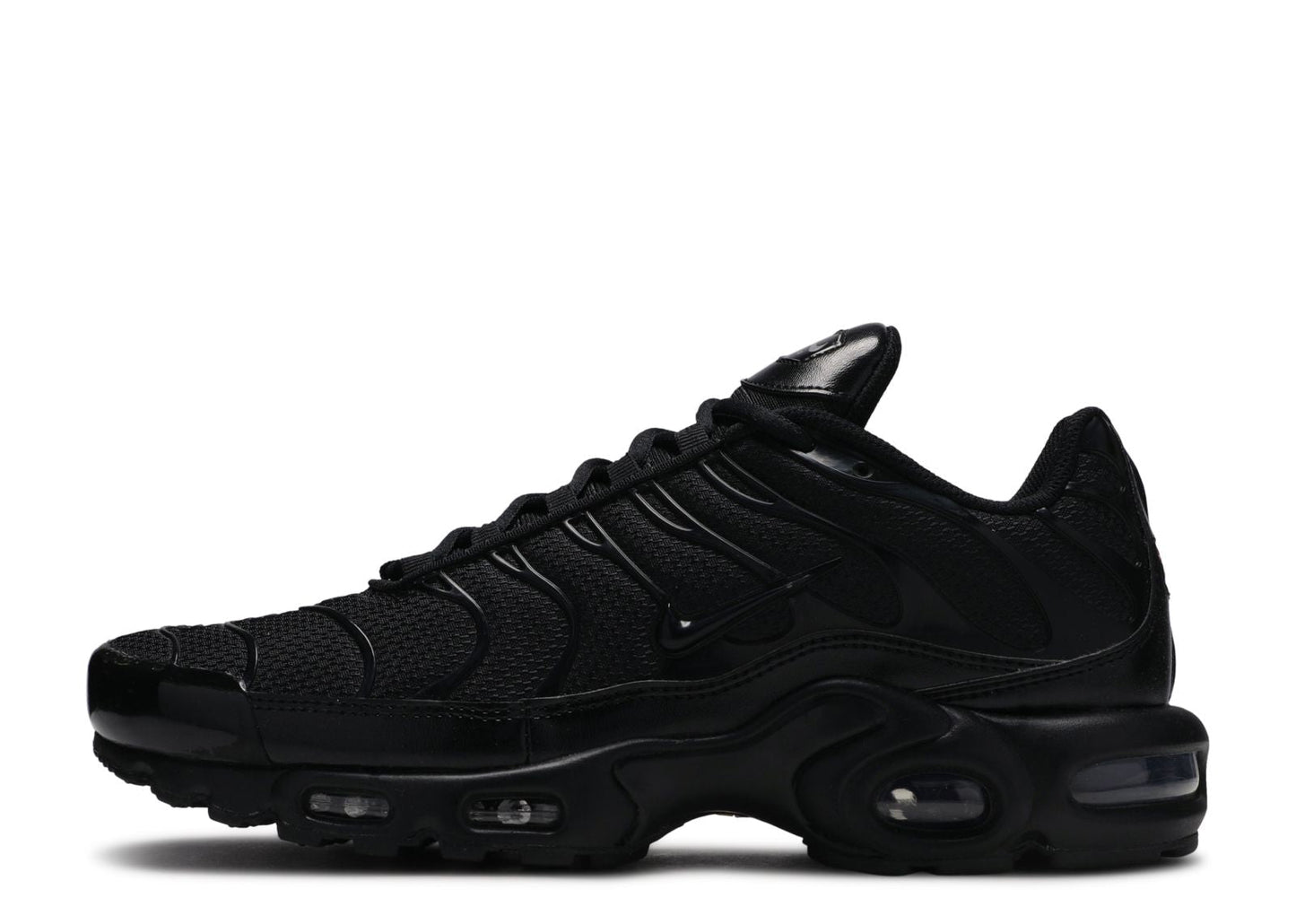 Nike Air Max Plus 'Triple Black' featuring a stealthy mesh upper with wavy TPU overlays and visible Tuned Air cushioning. Classic Tn sneaker available at our Malmö store or order online now.
